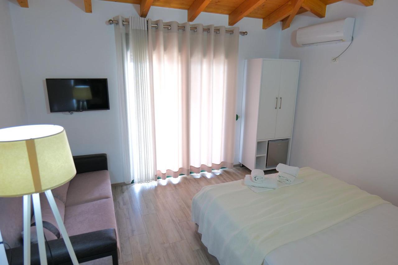 Alex & Sofi Hotel Himare Exteriör bild