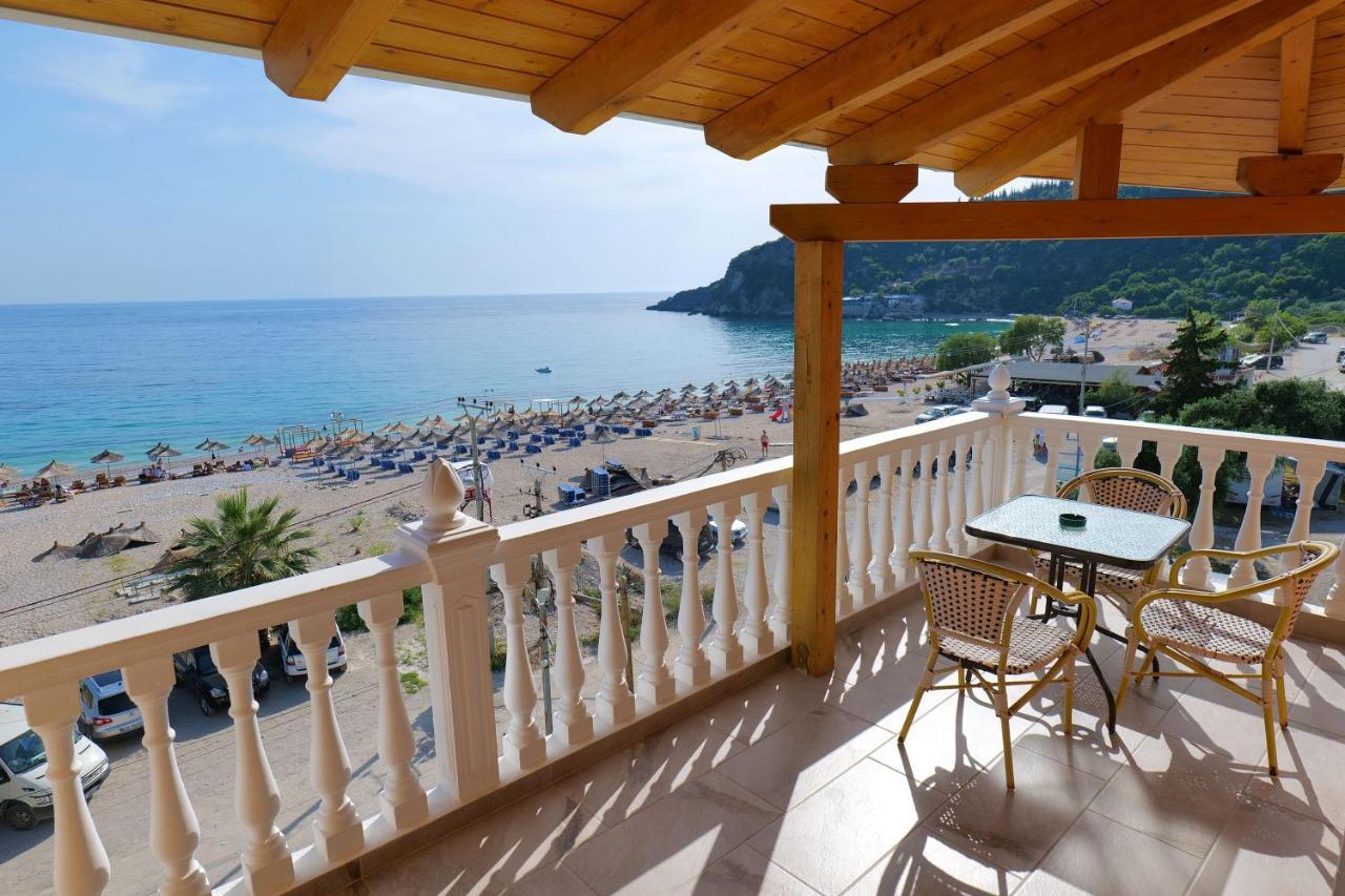 Alex & Sofi Hotel Himare Exteriör bild