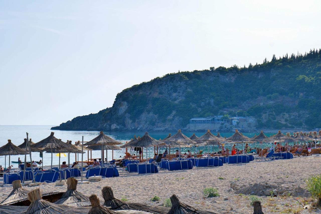 Alex & Sofi Hotel Himare Exteriör bild
